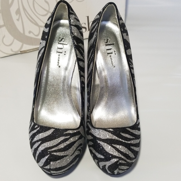 EUC Shi by Jouney's Storm Zebra Heels - Picture 3 of 8